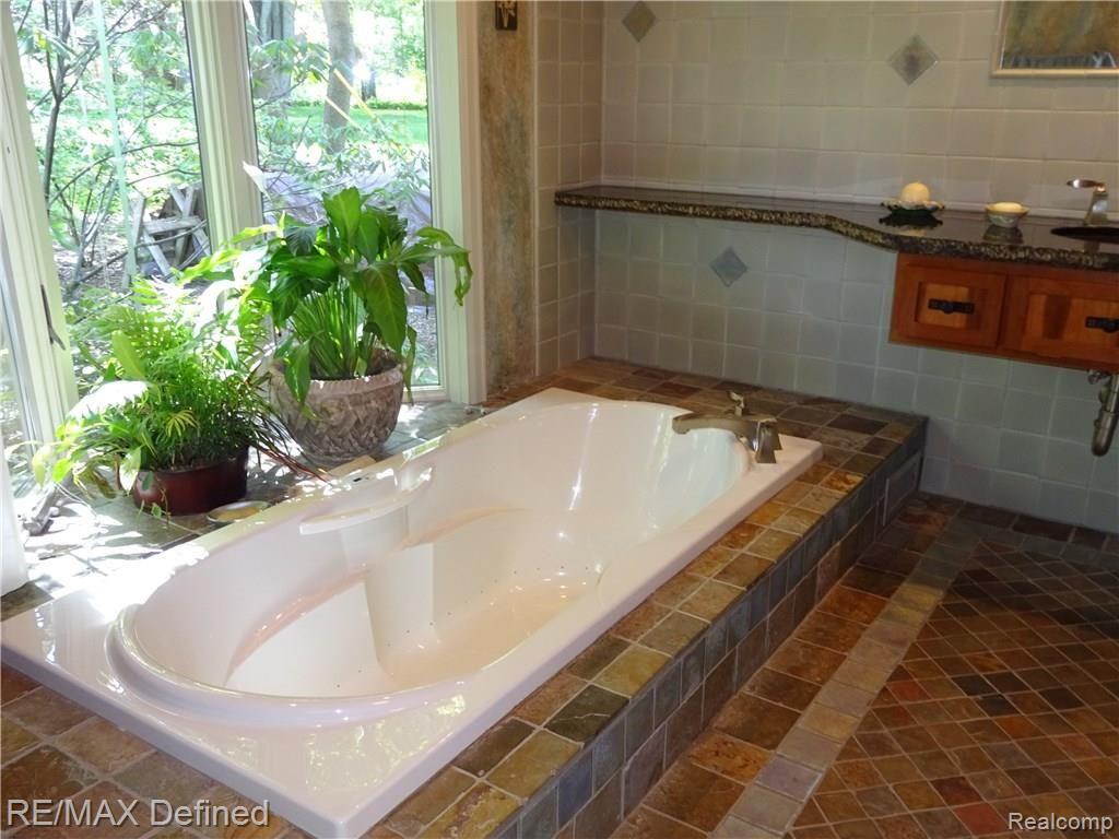 627 Charlesina Drive Rochester, MI 48306 - Photo 27 of 39 DSC01241.JPG