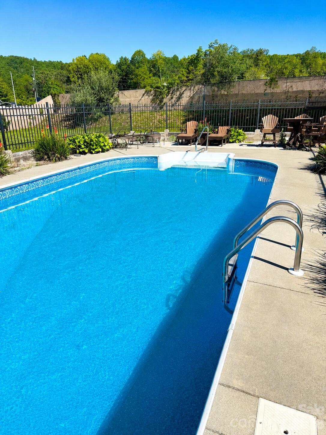 102 Phillips Road Spruce Pine, NC 28777 - Photo 2 of 13