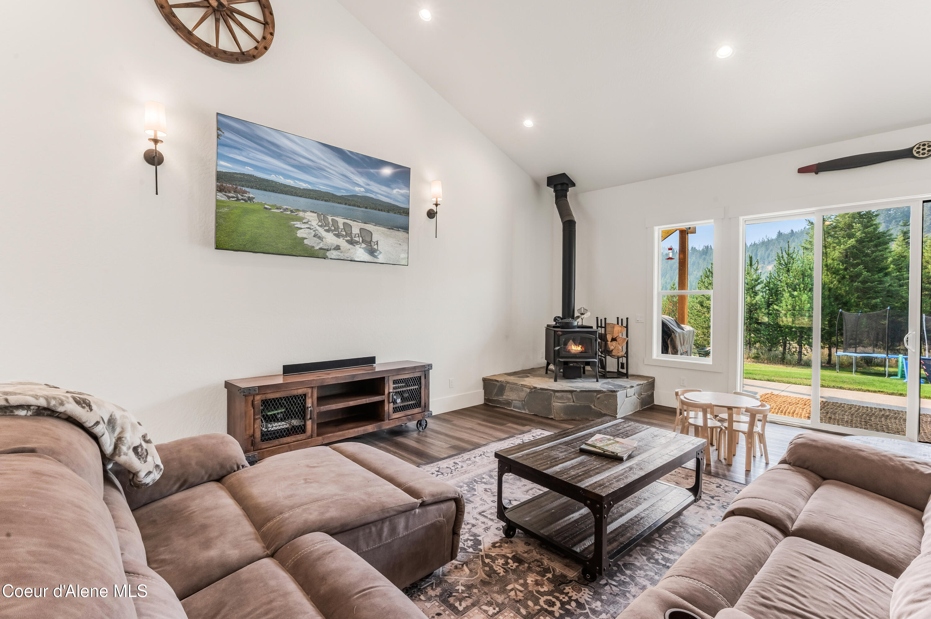 25662 North Gathering Place Rathdrum, ID 83858 - Photo 5 of 34 Living Room