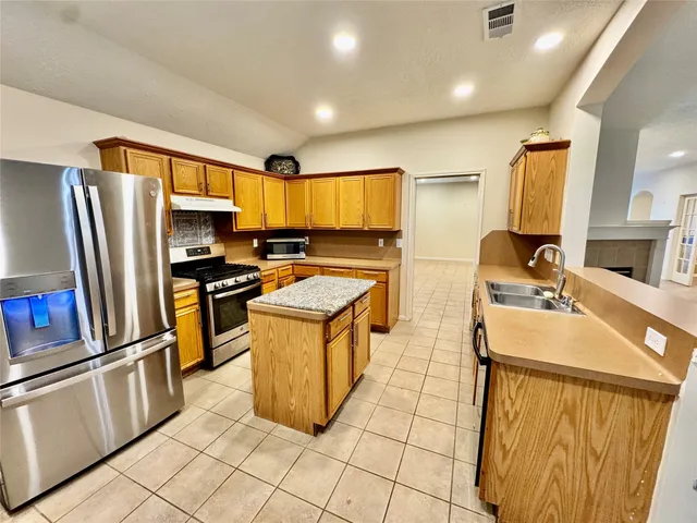 $2,075 | 20303 Misty Cove Drive, Katy, TX 77449