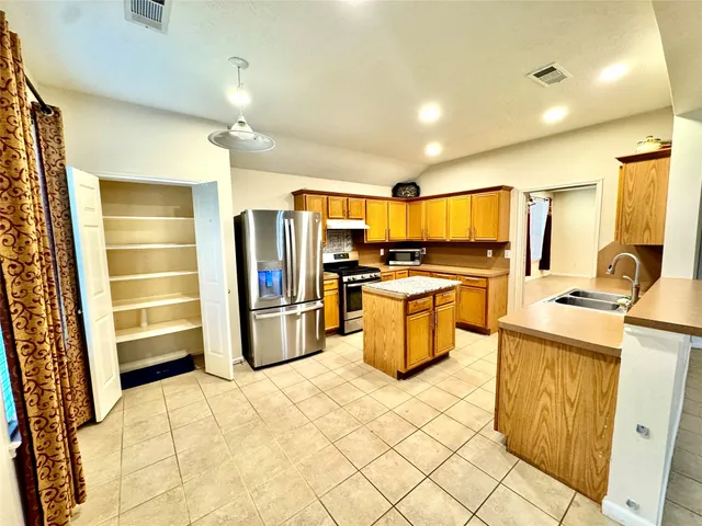 $2,075 | 20303 Misty Cove Drive, Katy, TX 77449