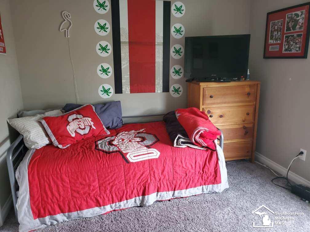 6899 Deer Ridge Temperance, MI 48182 - Photo 25 of 26 31392511-24.JPG