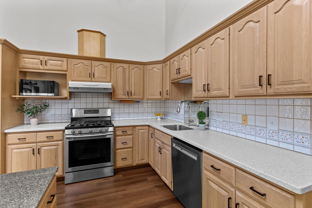 43 Staaf Road Saugus, MA 01906 - Photo 8 of 26 Gallery Image 8