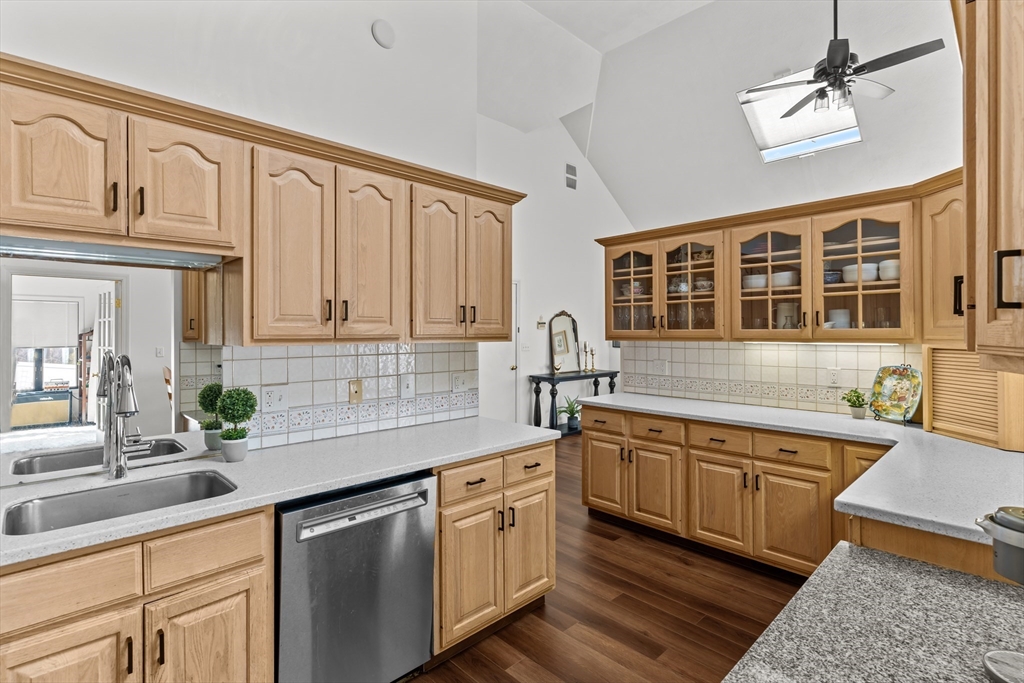43 Staaf Road Saugus, MA 01906 - Photo 9 of 26 Gallery Image 9