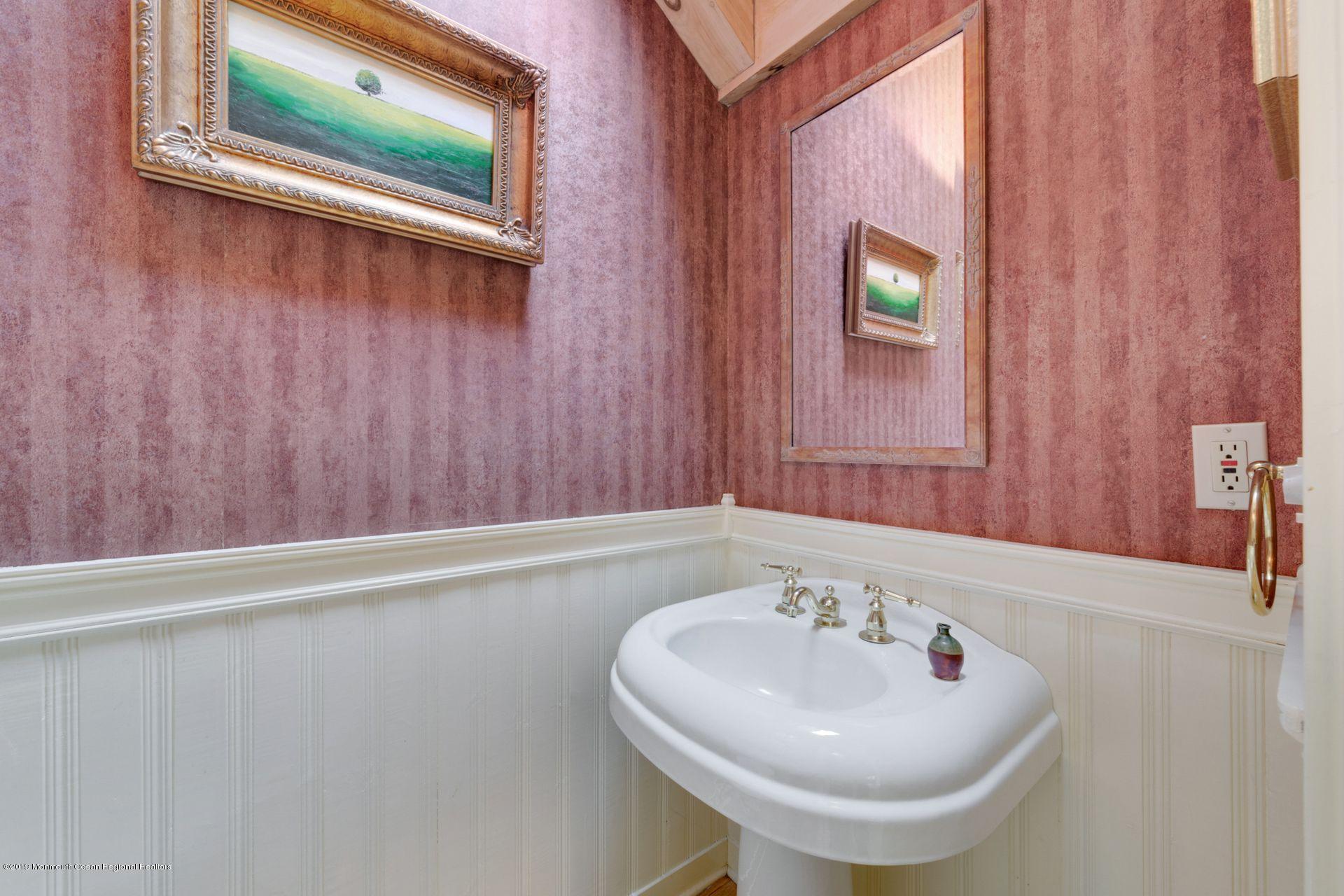63 Phalanx Road Lincroft, NJ 07738 - Photo 19 of 49 18