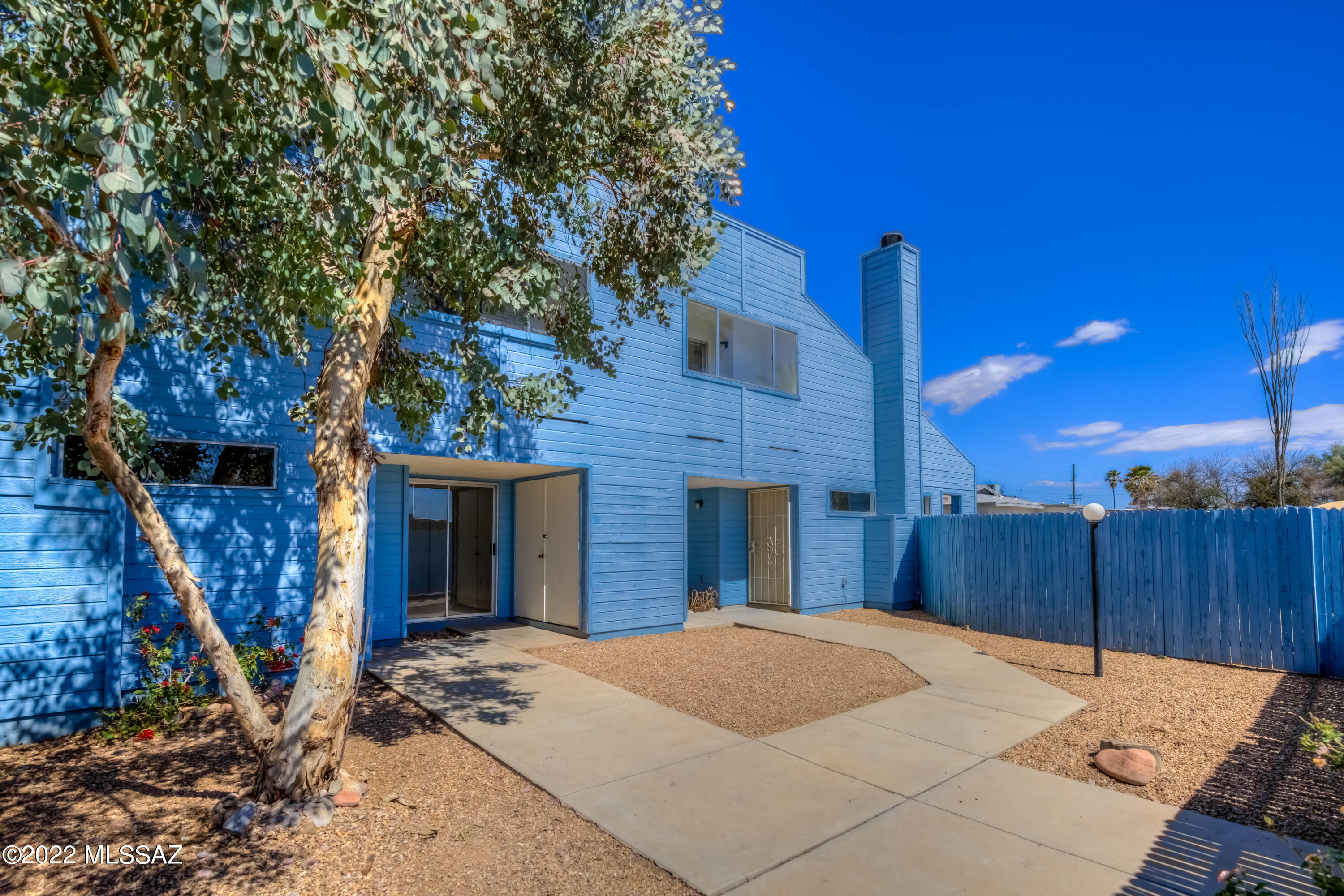 1139 West Roger Road Tucson, AZ 85705 - Photo 1 of 23