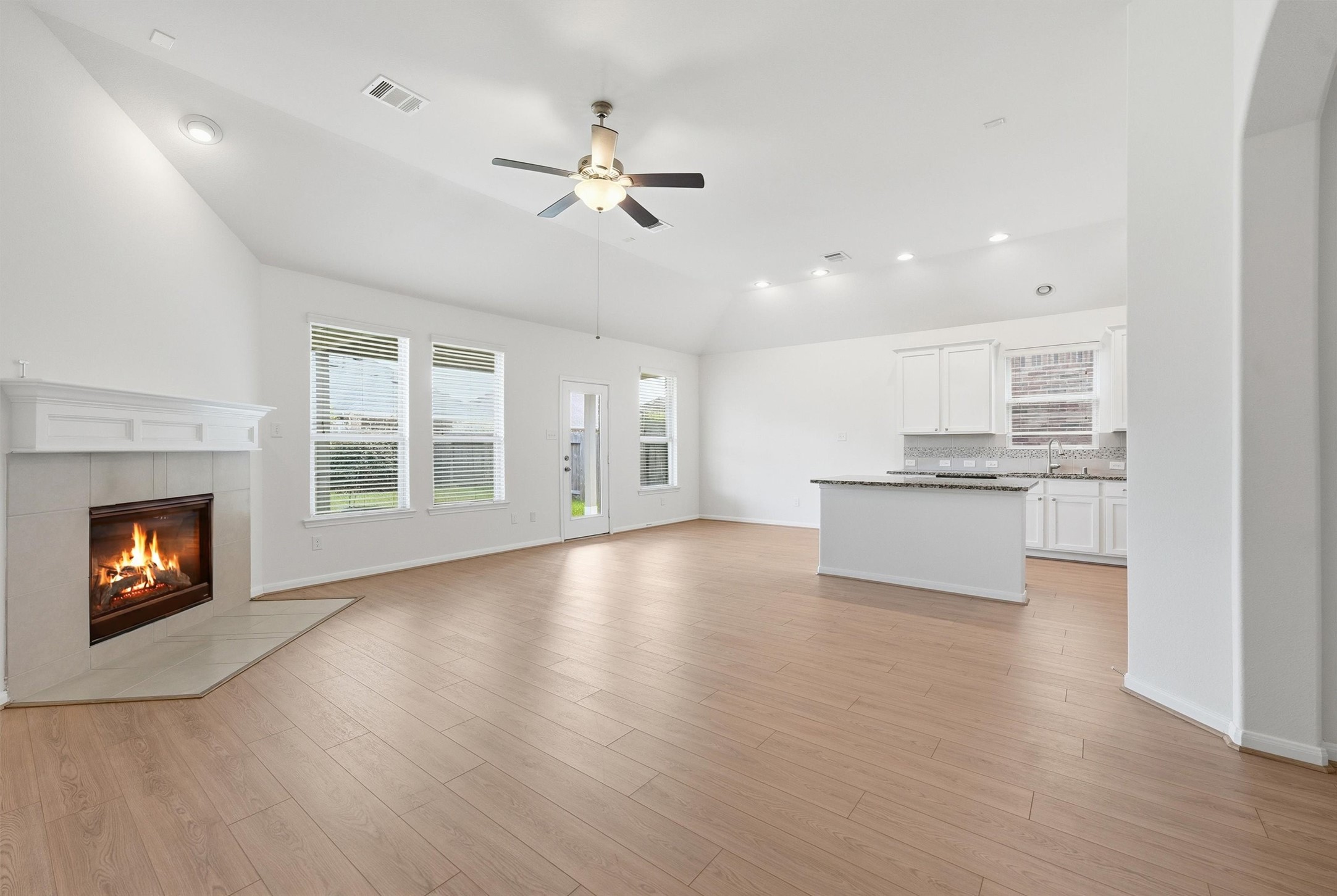 3841 Enchanted Timbers Lane Spring, TX 77386 - Photo 4 of 32