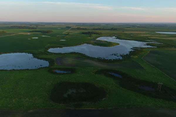 $1,100,000 | 1 County Road 1, Hankinson, ND 58041