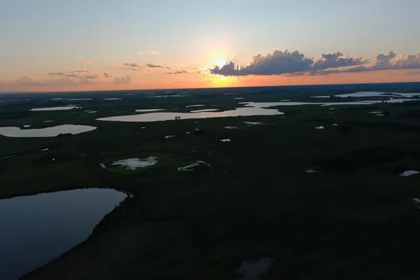 $1,100,000 | 1 County Road 1, Hankinson, ND 58041