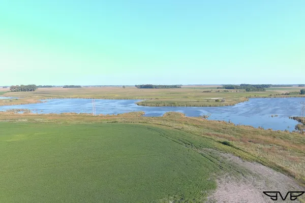 $1,100,000 | 1 County Road 1, Hankinson, ND 58041