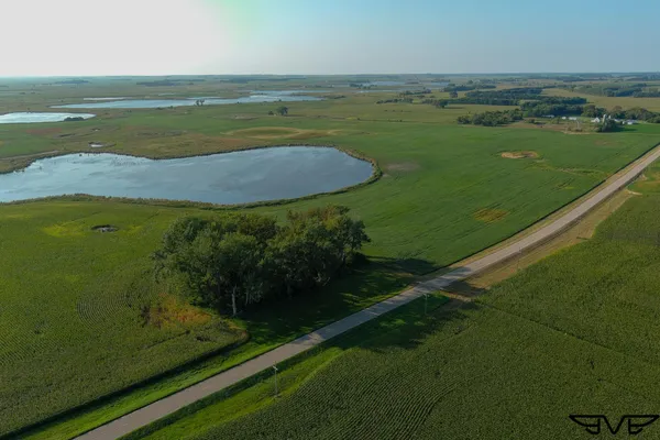 $1,100,000 | 1 County Road 1, Hankinson, ND 58041