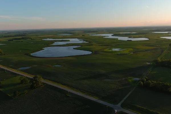 $1,100,000 | 1 County Road 1, Hankinson, ND 58041