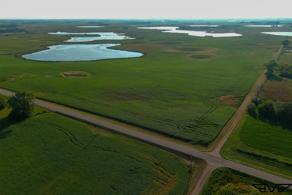 $1,100,000 | 1 County Road 1, Hankinson, ND 58041