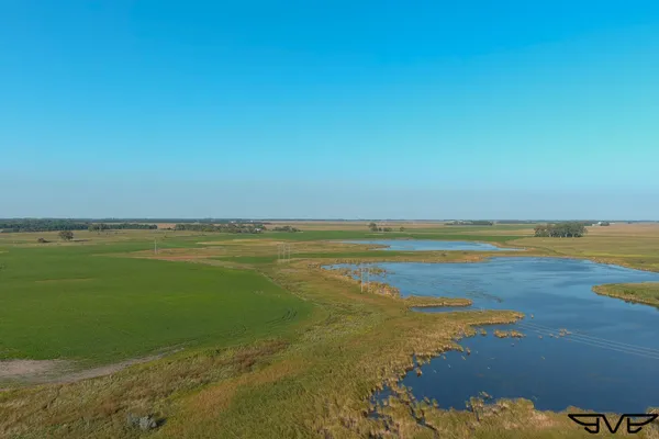 $1,100,000 | 1 County Road 1, Hankinson, ND 58041