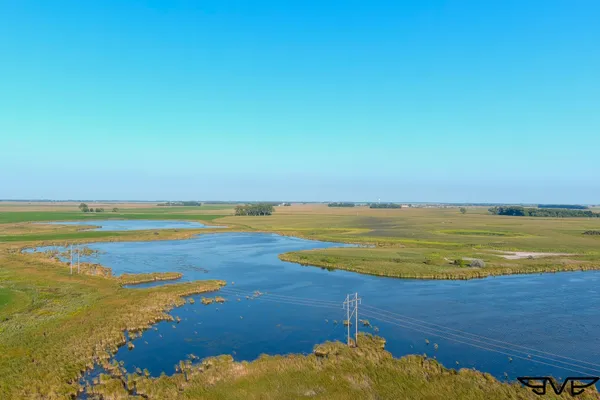 $1,100,000 | 1 County Road 1, Hankinson, ND 58041