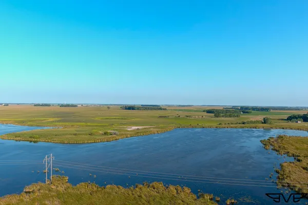 $1,100,000 | 1 County Road 1, Hankinson, ND 58041