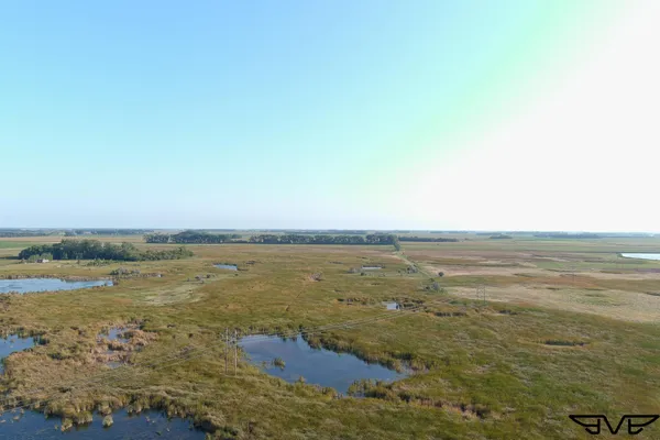 $1,100,000 | 1 County Road 1, Hankinson, ND 58041