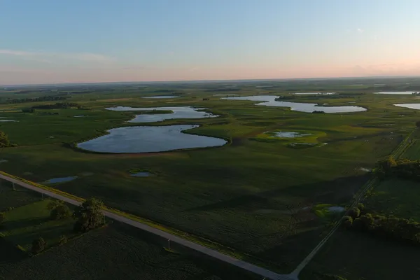 $1,100,000 | 1 County Road 1, Hankinson, ND 58041