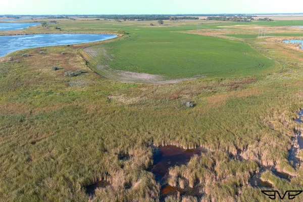 $1,100,000 | 1 County Road 1, Hankinson, ND 58041