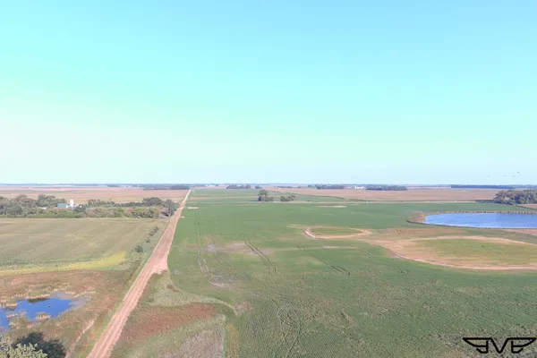 $1,100,000 | 1 County Road 1, Hankinson, ND 58041