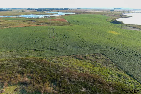 $1,100,000 | 1 County Road 1, Hankinson, ND 58041