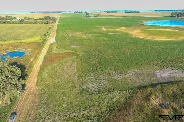 $1,100,000 | 1 County Road 1, Hankinson, ND 58041