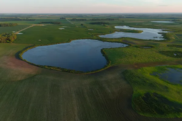 $1,100,000 | 1 County Road 1, Hankinson, ND 58041