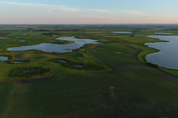 $1,100,000 | 1 County Road 1, Hankinson, ND 58041