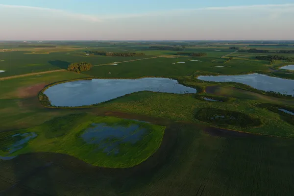 $1,100,000 | 1 County Road 1, Hankinson, ND 58041