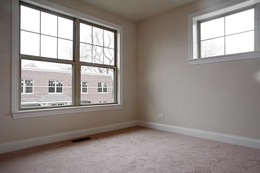 309 South NW Highway, Unit 2 Park Ridge, IL 60068 - Photo 10 of 11 an empty room with a window