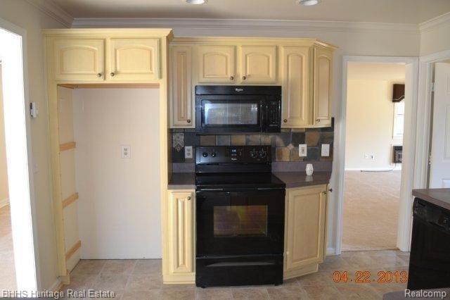 5600 Crooked Lake Road Howell, MI 48843 - Photo 19 of 25 Kitchen
