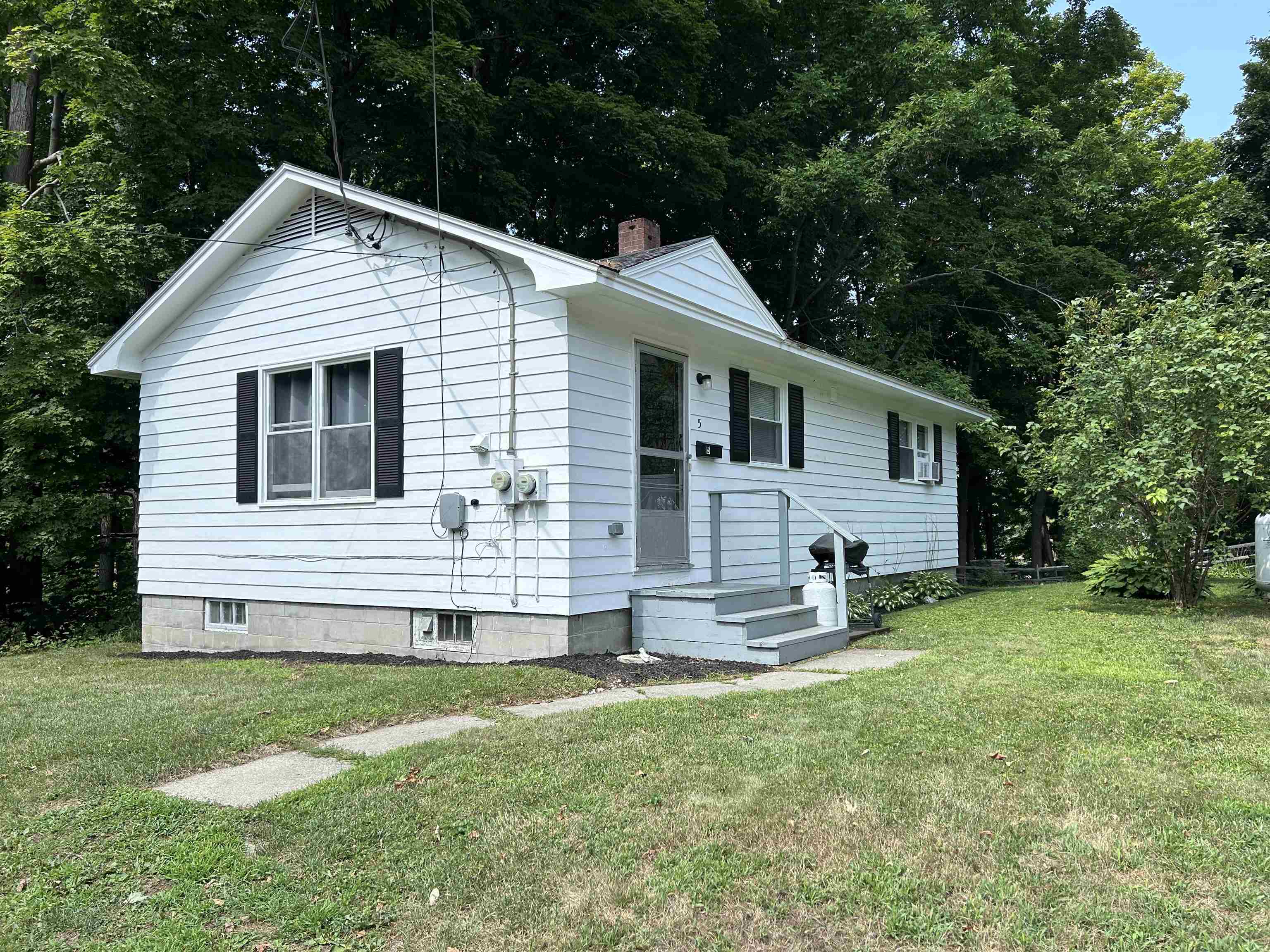 5 Hill Place Springfield, VT 05156 - Photo 2 of 22