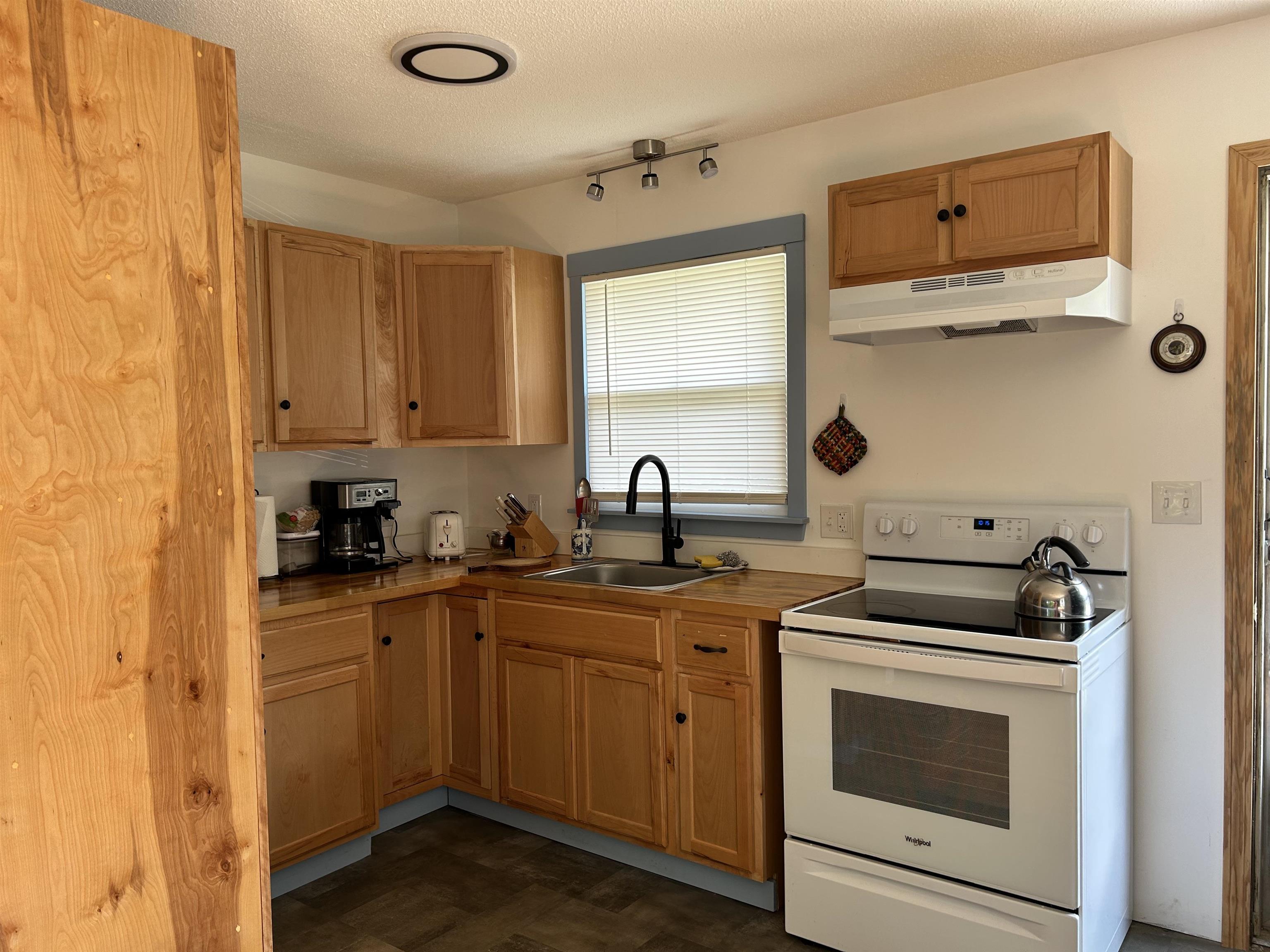 5 Hill Place Springfield, VT 05156 - Photo 3 of 22