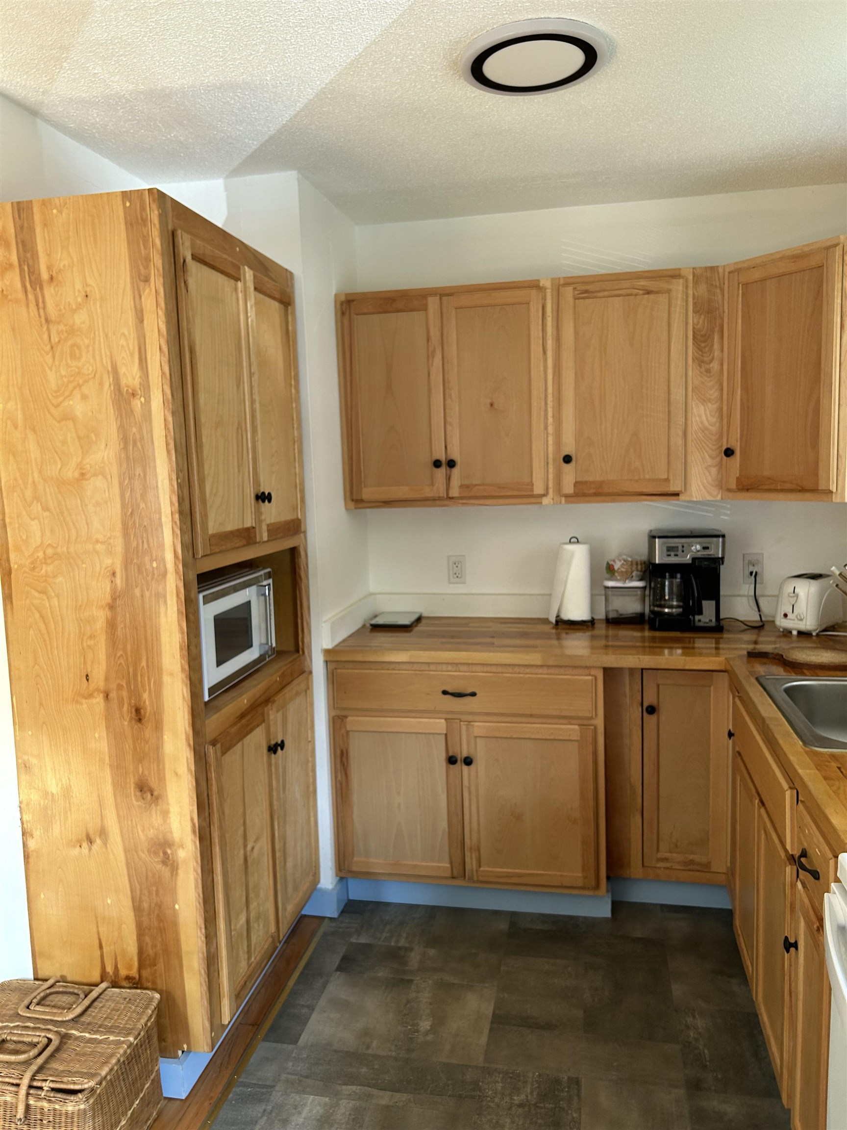 5 Hill Place Springfield, VT 05156 - Photo 4 of 22