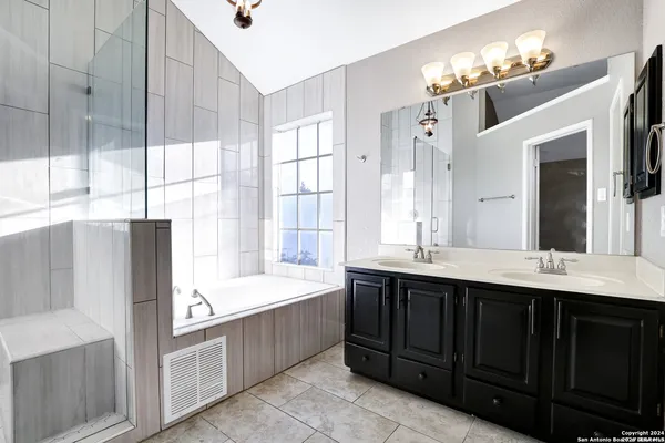 $2,800 | 422 Shadowbluff Drive, San Antonio, TX 78216