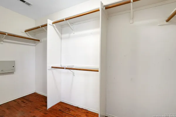 $2,800 | 422 Shadowbluff Drive, San Antonio, TX 78216