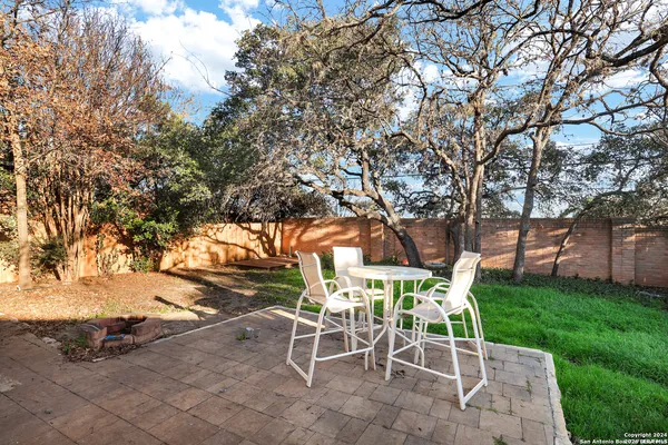 $2,800 | 422 Shadowbluff Drive, San Antonio, TX 78216