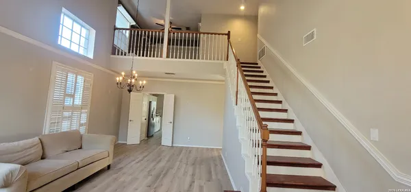 $2,800 | 422 Shadowbluff Drive, San Antonio, TX 78216