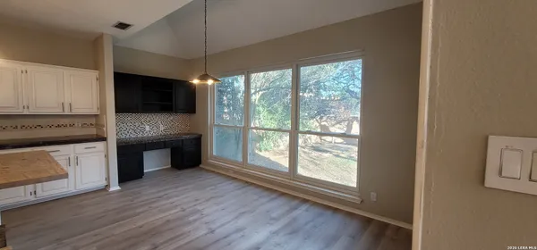 $2,800 | 422 Shadowbluff Drive, San Antonio, TX 78216