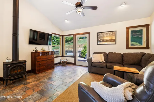 $725,000 | 310 Lakeview Drive, Sharps Chapel, TN 37866