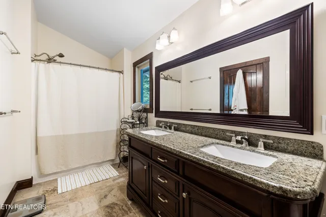 $725,000 | 310 Lakeview Drive, Sharps Chapel, TN 37866