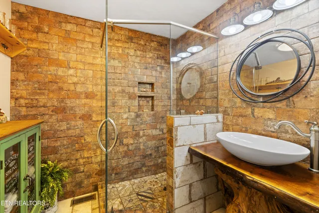 $725,000 | 310 Lakeview Drive, Sharps Chapel, TN 37866