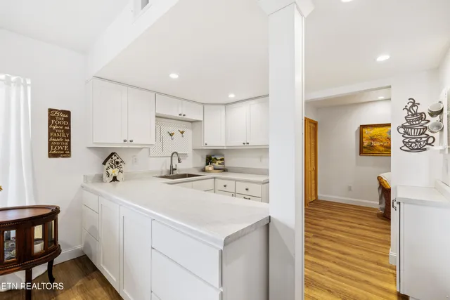 $725,000 | 310 Lakeview Drive, Sharps Chapel, TN 37866