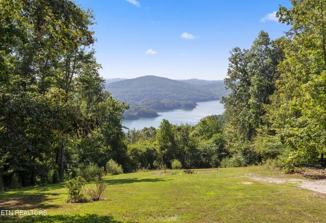 $725,000 | 310 Lakeview Drive, Sharps Chapel, TN 37866