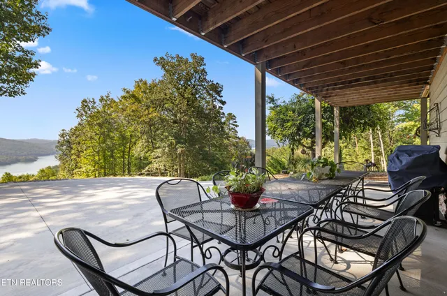 $725,000 | 310 Lakeview Drive, Sharps Chapel, TN 37866