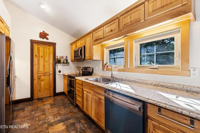 $725,000 | 310 Lakeview Drive, Sharps Chapel, TN 37866