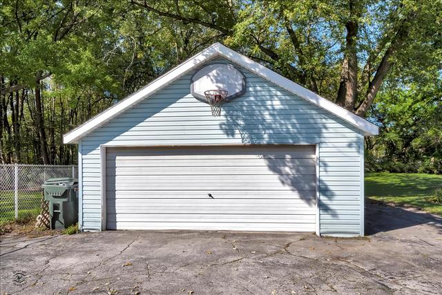 18424 Riegel Road Homewood, IL 60430 - Photo 22 of 25 a backyard of a house with lots of green space