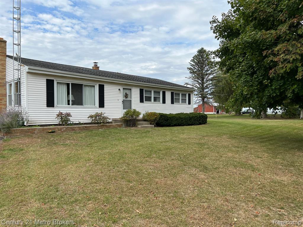 7000 South State Road Bancroft, MI 48414 - Photo 2 of 22