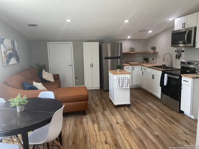 $1,195 | 151 Jones Beach Drive, Unit 1, Lakehills, TX 78063