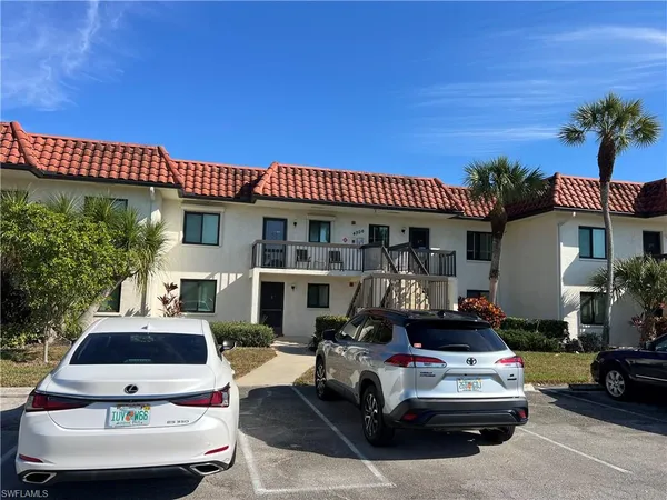 $1,650 | 4306 27th Court Southwest, Unit 103, Naples, FL 34116